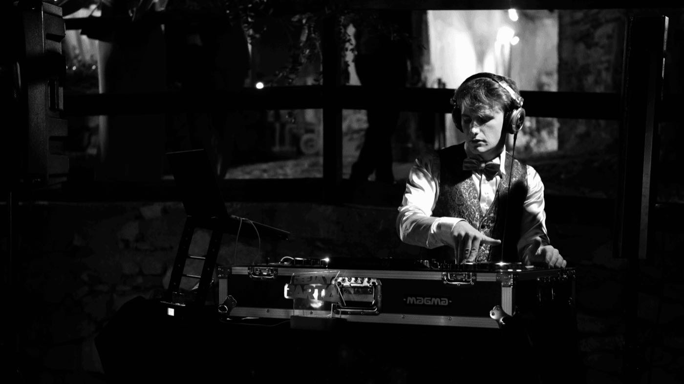 Consolle DJ allestita per una festa privata
